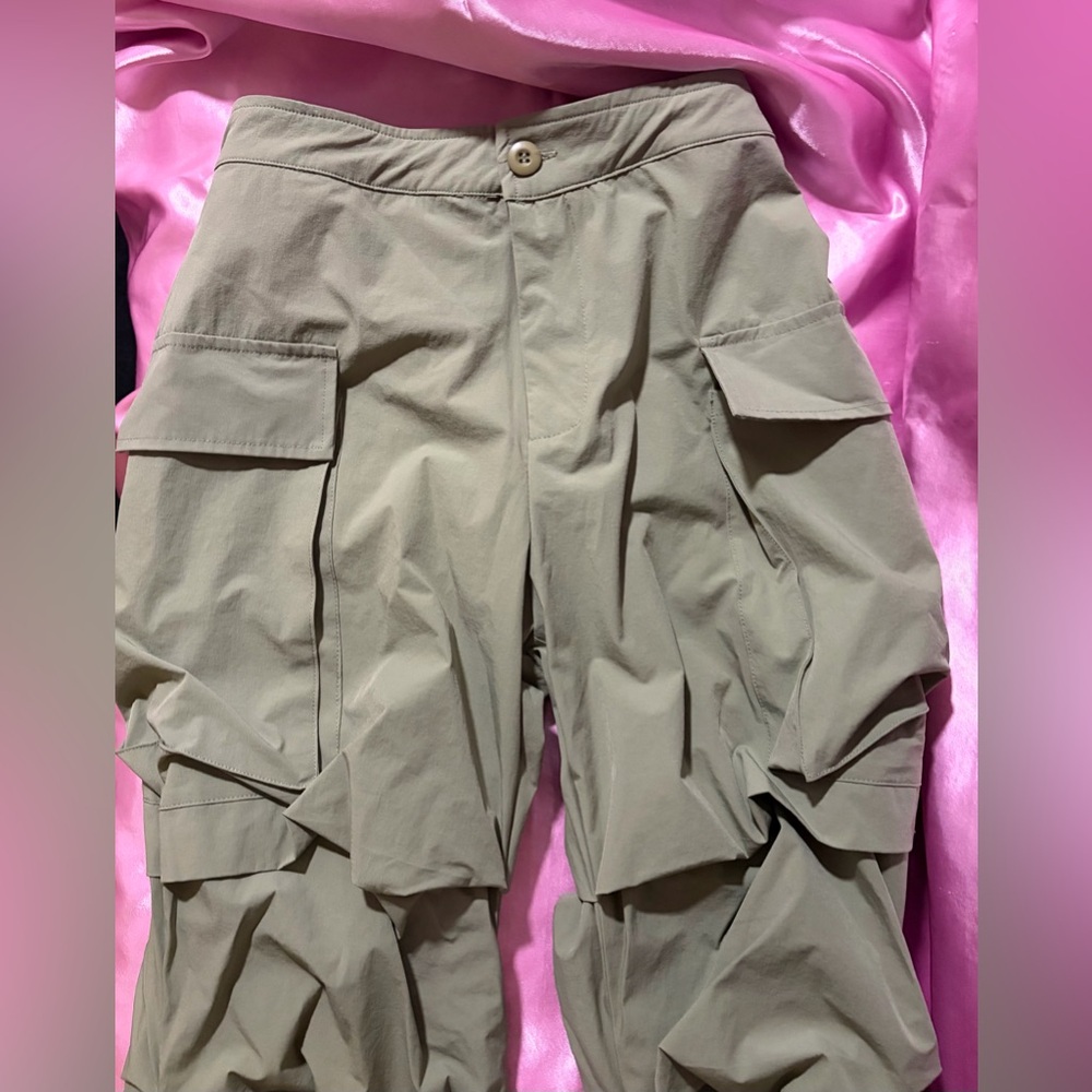 Green Ruched Cargo Pants - Picture 9 of 10